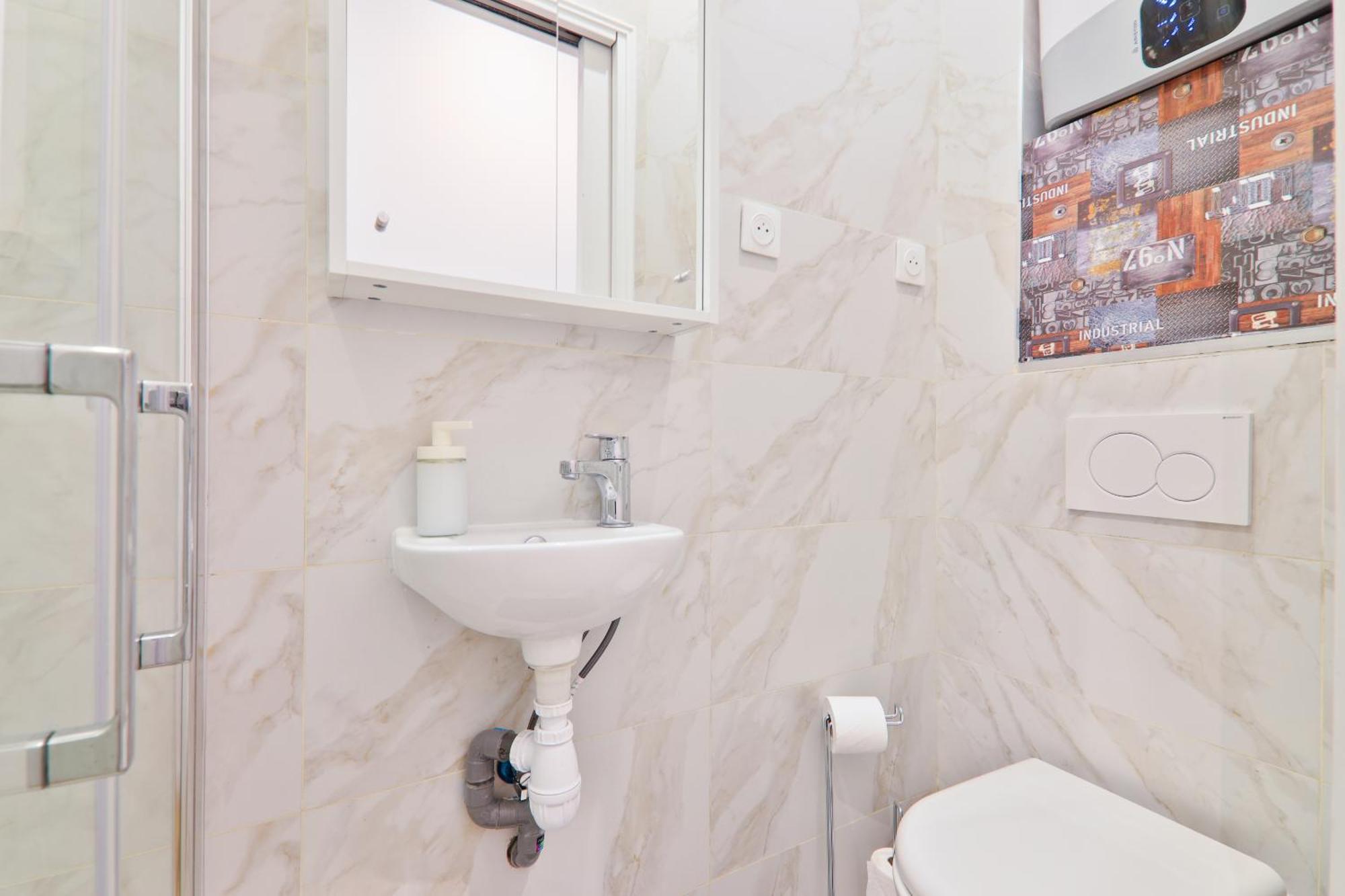 2 Bedroom Quartier Le Marais Free Netflix Paris